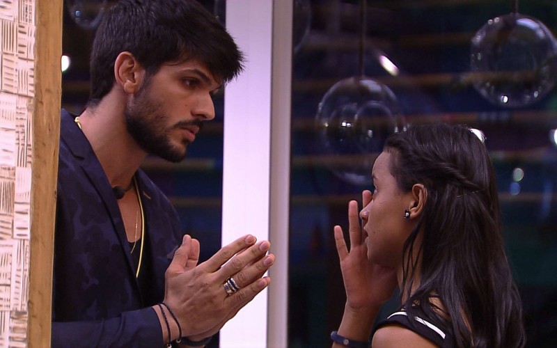 Lucas justifica voto e Gleici rebate: 