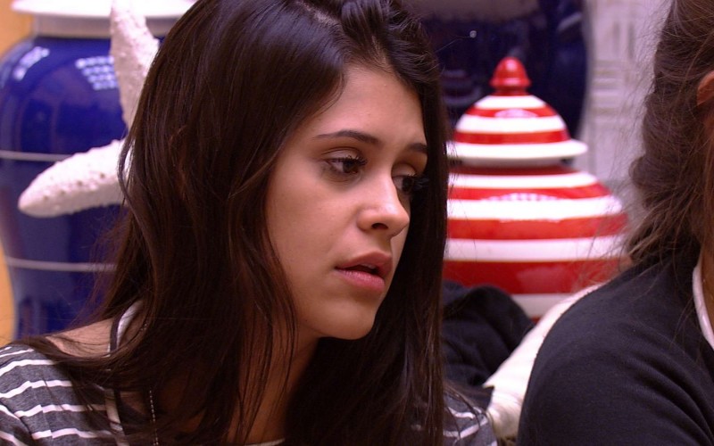 
Lucas troca placa de Planta de Kaysar para Ana Paula