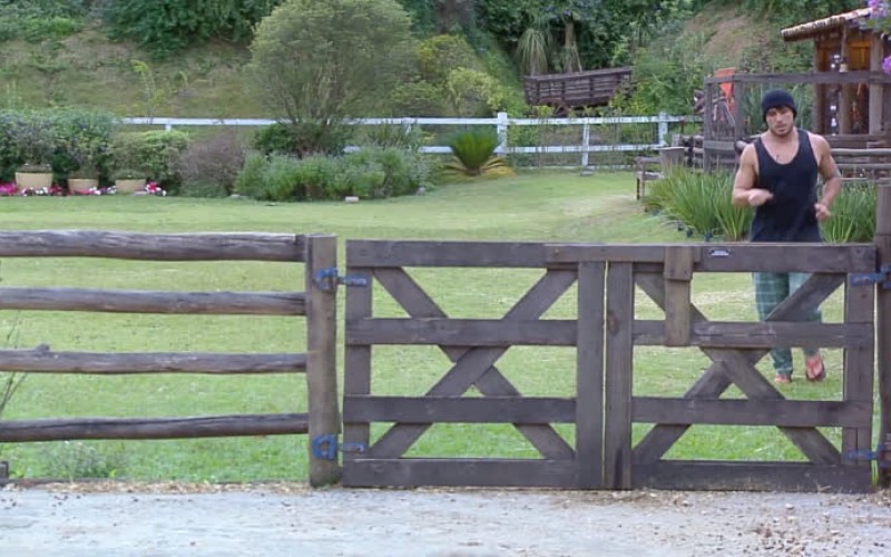 Lucas Viana acorda cedo e corre de chinelo e pijama