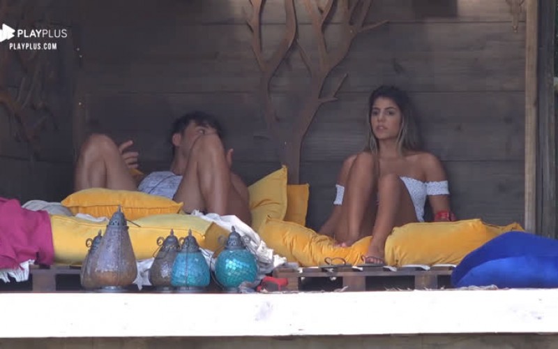 Lucas Viana tenta aproximação com Hari Almeida: 