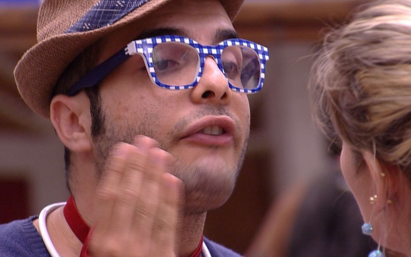 Mahmoud afirma para Jaqueline: 