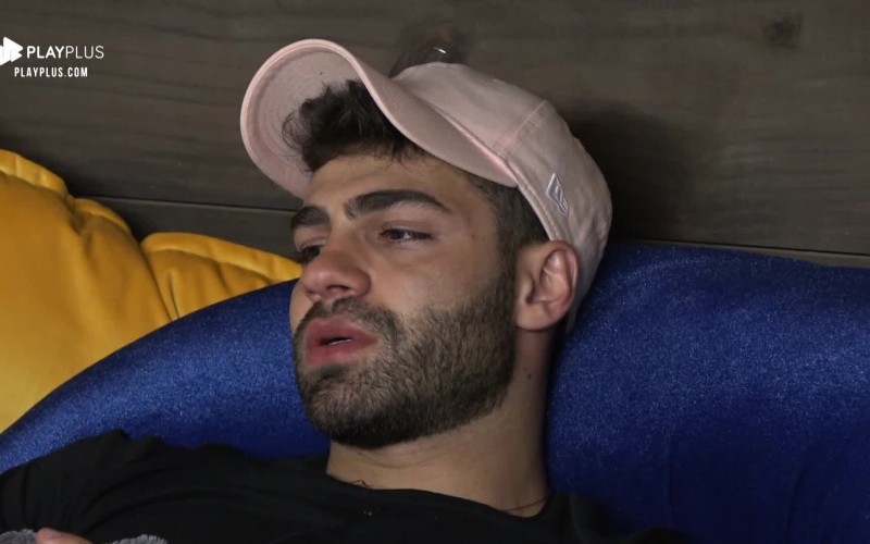 Netto chora e passa madrugada em claro após saída de Aricia