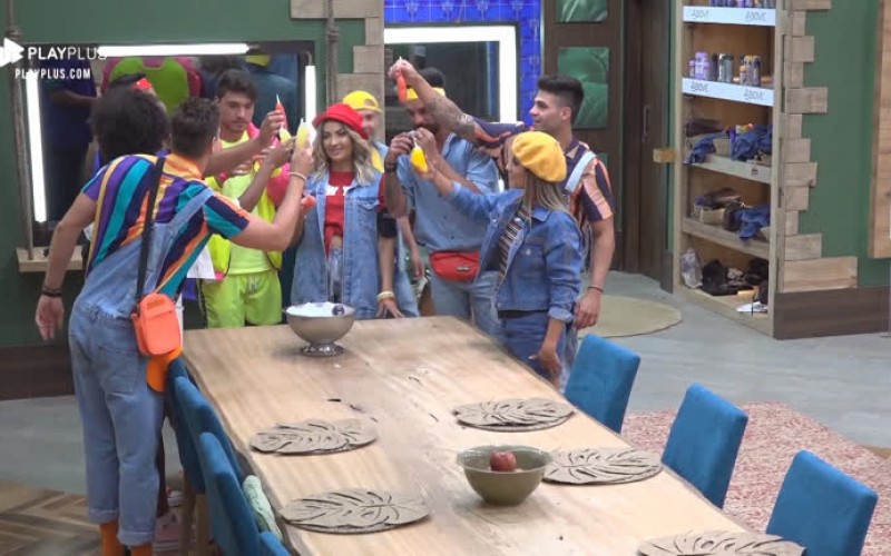 Pagode 90: festa retrô tem drinks em formato de carrinhos e celulares