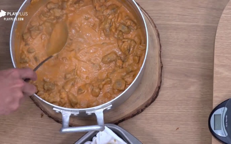 Peões elogiam estrogonofe feito por Guilherme Leão: 