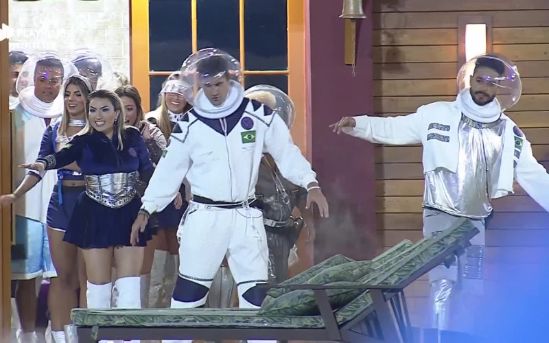 Peões embarcam em viagem espacial na festa desta sexta