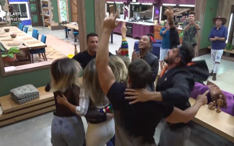 Peões fazem homenagem para Túlio Maravilha após eliminação