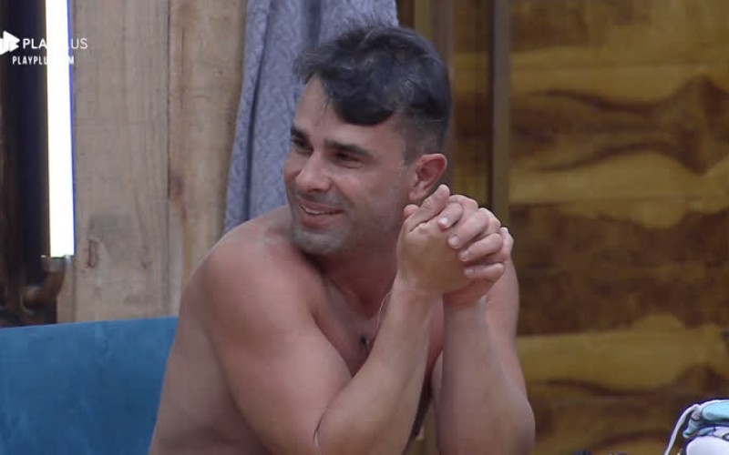 Peões não conseguem dormir com ronco de Rodrigo Phavanello