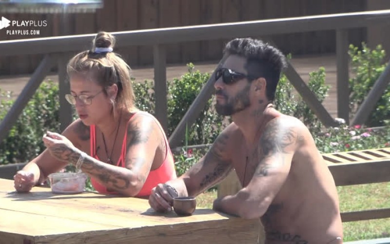 Peões tomam café na área externa e trocam receitas saudáveis