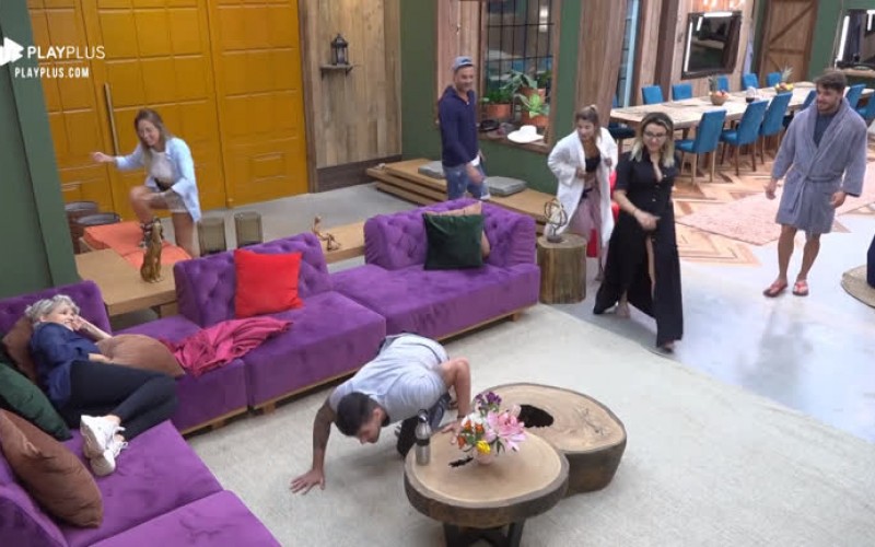 Peões voltam à infância e brincam de quente ou frio