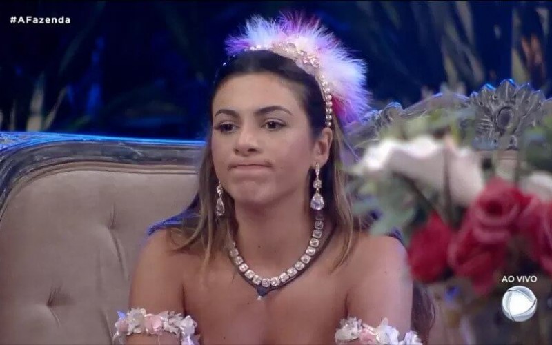 Produção avisa aos peões que Pétala pediu para sair de A Fazenda