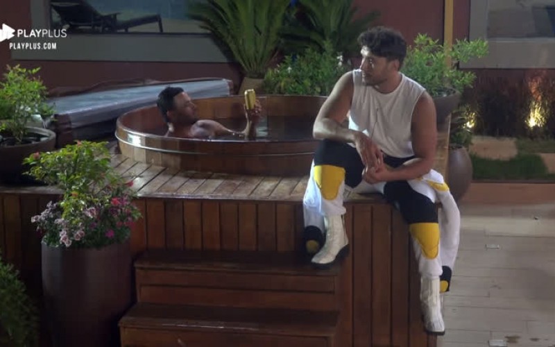 Rodrigo diz a Lucas que mulher não gosta de homem carente