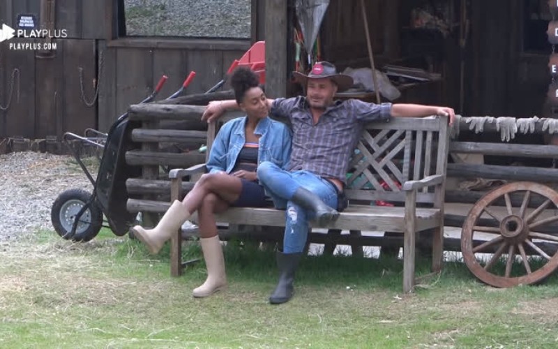 Sabrina conta para Phavanello que sentirá falta dos animais