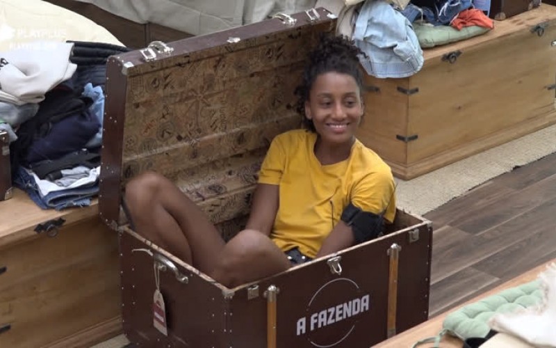 Sabrina entra na mala de Rodrigo Phavanello em noite de eliminação