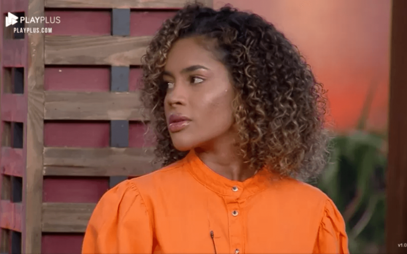 Sthe vota errado, tenta mudar, mas é vetada por Galisteu: 