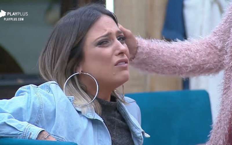 Tati cai no choro e Bifão a consola: ‘Não espera nada de ninguém’