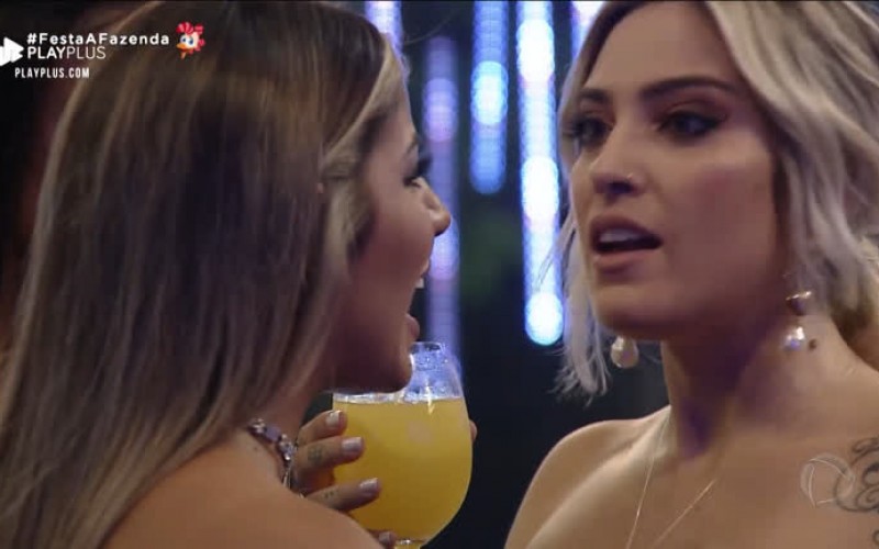 Tati diz que Lucas manipula Hari