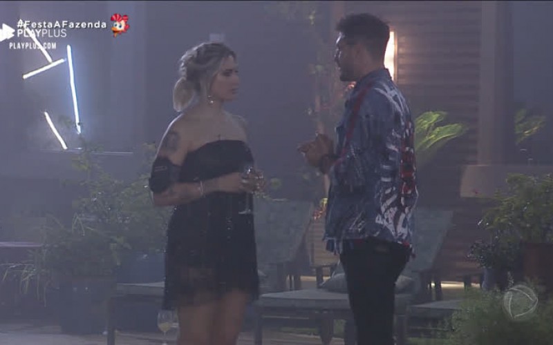 Tati fica com ciúme de Bifão e briga com Gui durante a festa