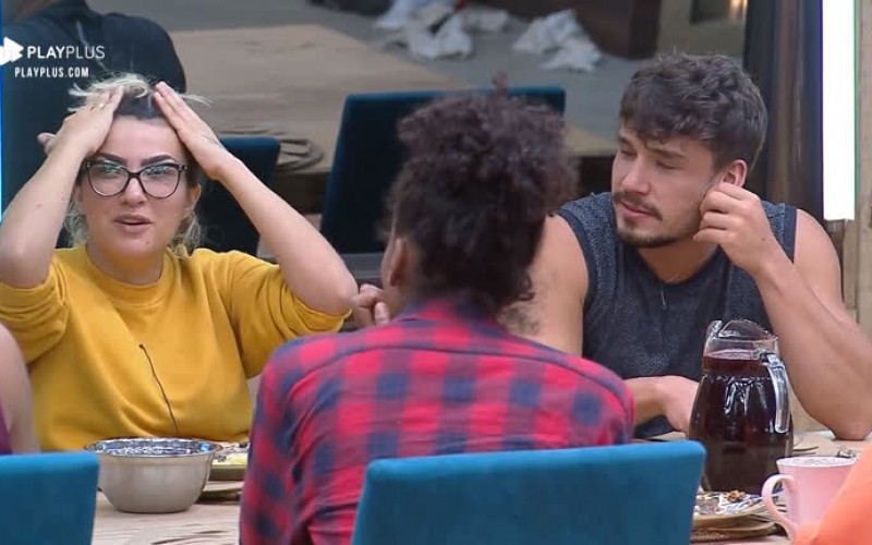 Tatuagem e moicano: peões conversam sobre moda