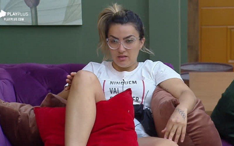 Thayse conta para Hariany que ficou desesperada com nova punição