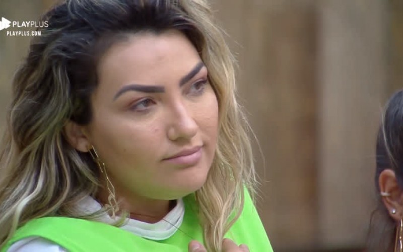 Thayse enfrenta Andréa: 