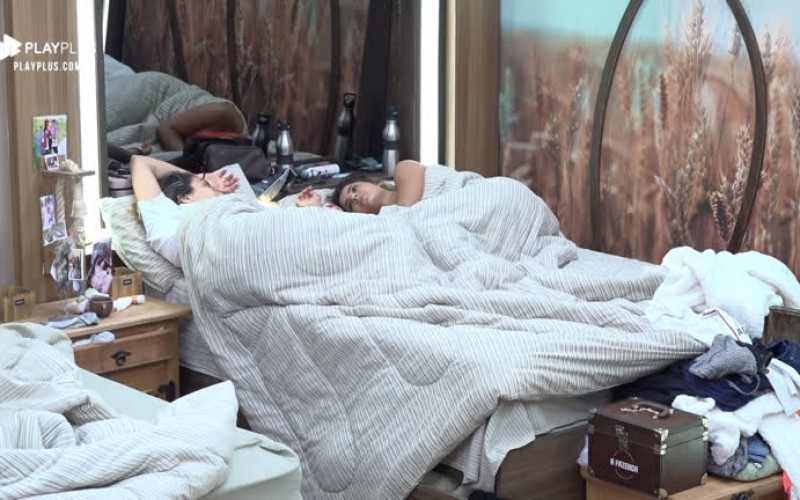 Thayse recebe conselhos de Hari ao falar sobre o jogo