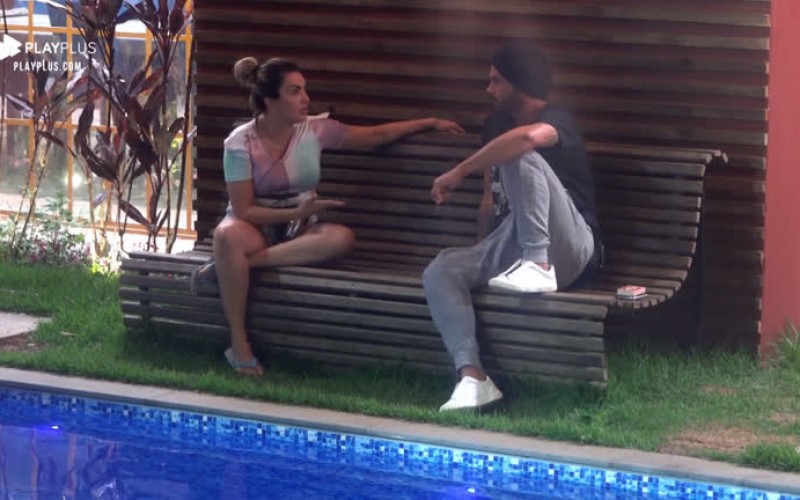 Thayse se aproxima do novo Fazendeiro para falar de Lucas