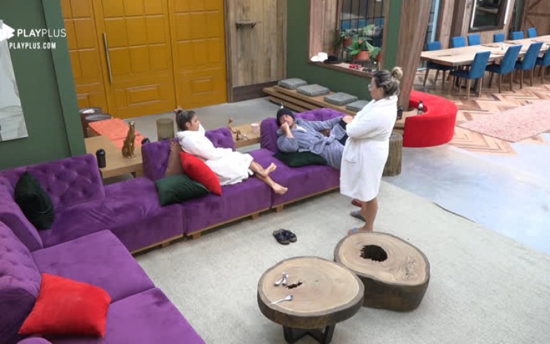 Trio comenta postura de Rodrigo: 