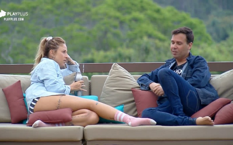 Viny critica falsidade: 