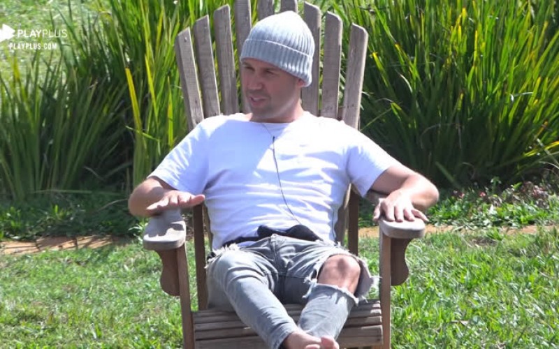 Viny diz que Netto pode chegar à final e o compara com Caique Aguiar