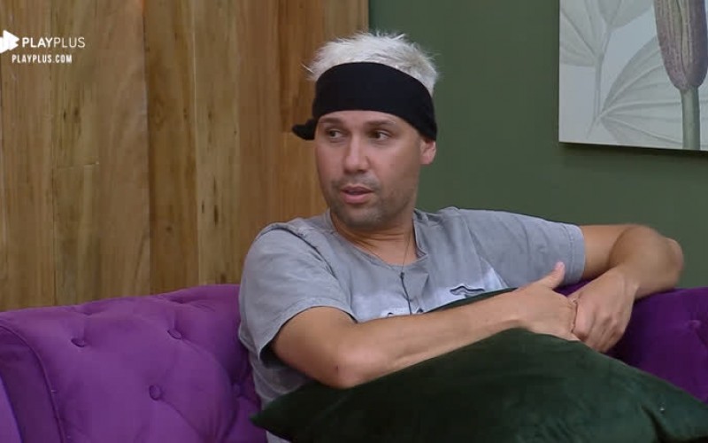 Viny fala com Netto sobre reta final do jogo: 