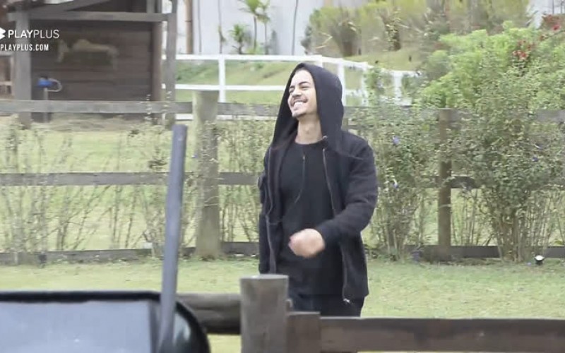 Biel acorda de bom humor - A Fazenda 12