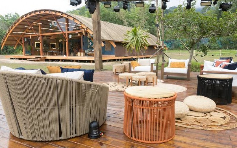 Faça um tour pelo cenário de Ilha Record 2