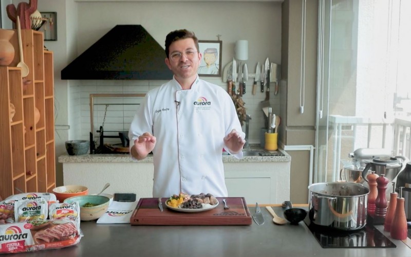 Guga Rocha ensina receita de "Feijão à Peão"