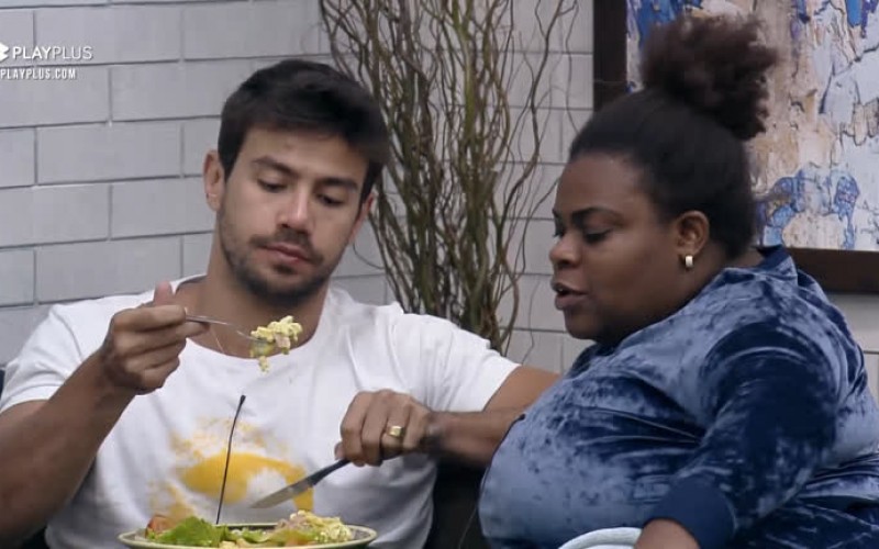 Jojo e Mariano dividem comida - A Fazenda 12