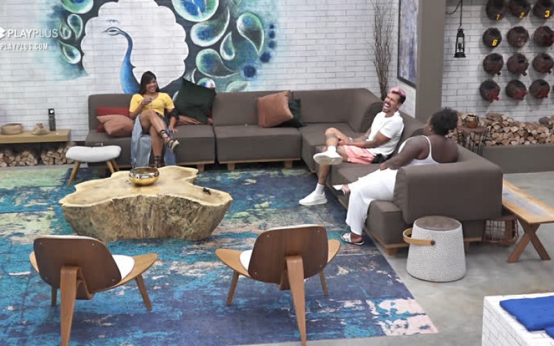 Lipe e Tays brincam com Jojo - A Fazenda 12