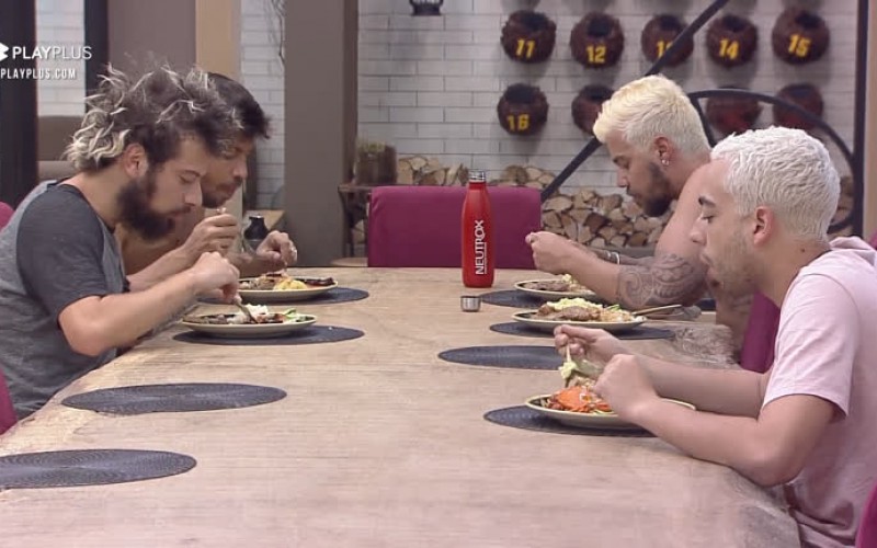 Peões almoçam na sede - A Fazenda 12