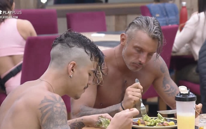 Peões almoçam na sede - A Fazenda 12