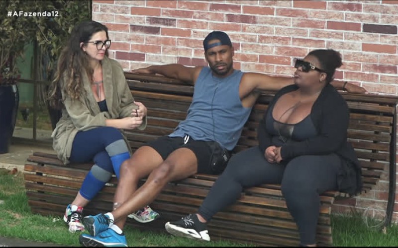 Peões analisam o jogo - A Fazenda 12