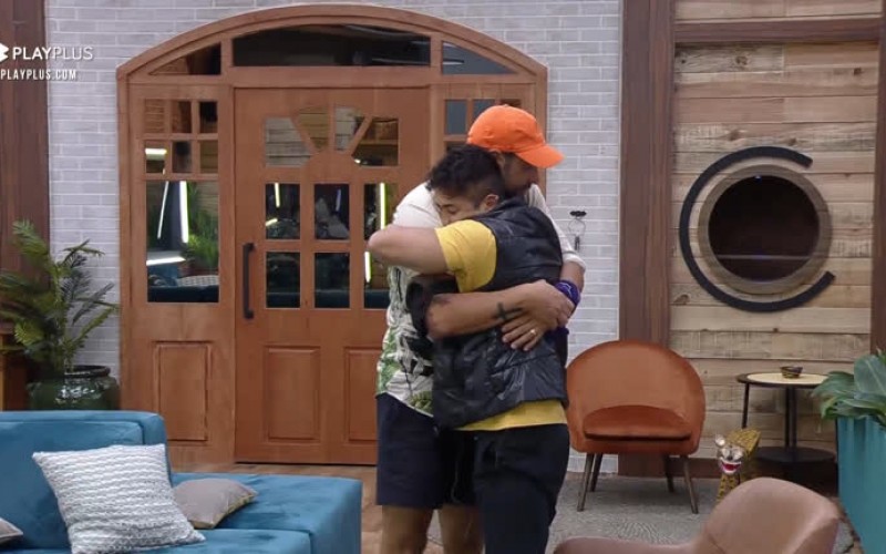 Peões consolam Tiago Piquilo - A Fazenda13