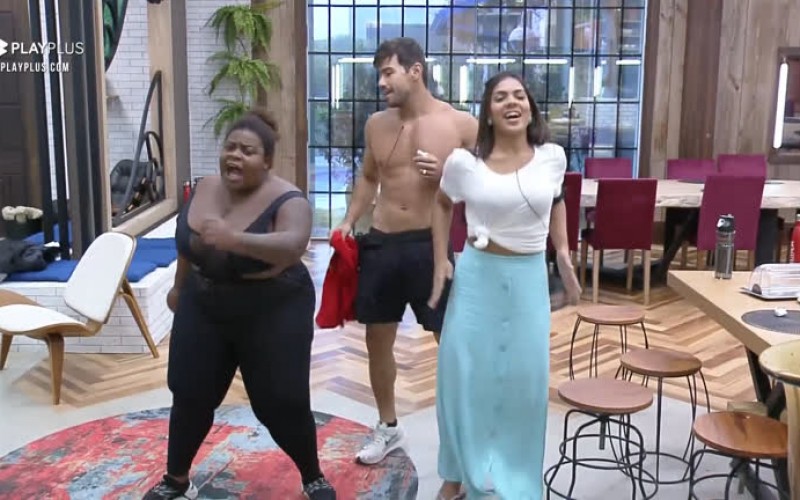 Peões fazem a "dança do café" - A Fazenda 12