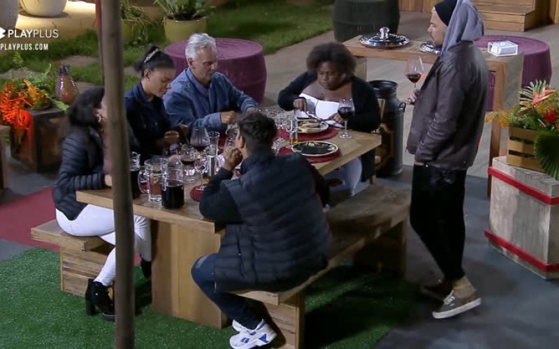 Peões ganham pizza para jantar - A Fazenda 12