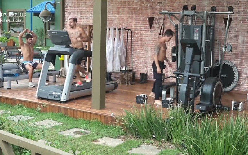 Peões treinam antes do almoço - A Fazenda 12