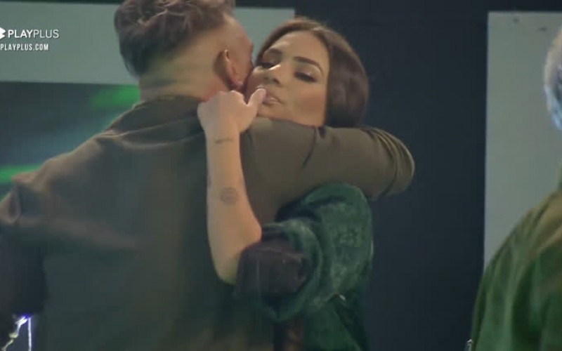 Stéfani e Juliano se acertam - A Fazenda 12