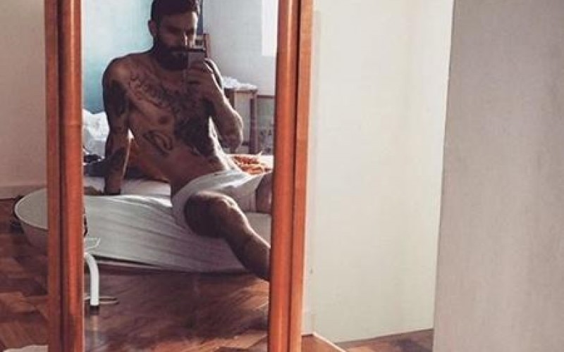 Wagner posta foto de cueca e fãs disparam: "Tá passando bem, hein Gleici"