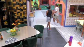 Ao consolar Thamiris no BBB 25, Maike dispara sobre adversários: 'É hipocrisia'