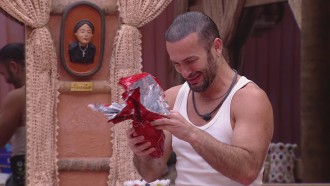 Brothers ganham presentes de Páscoa e mensagens dos familiares no BBB 25