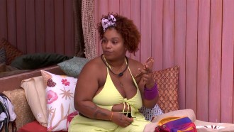 Camilla especula sobre eliminação de apenas um integrante das duplas no BBB 25, e Giovanna opina: 'Meio desesperador'