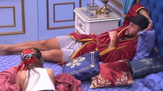 Carla Diaz e Arthur conversam no BBB21 sobre bordão