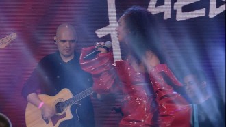 Linn da Quebrada canta com Jão e anima brothers na Final do BBB 22