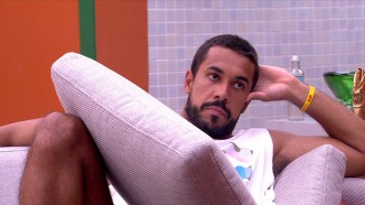 Maike conversa com Gabriel no Apê do Líder sobre Vilma: 'As meninas estão odiando ela'